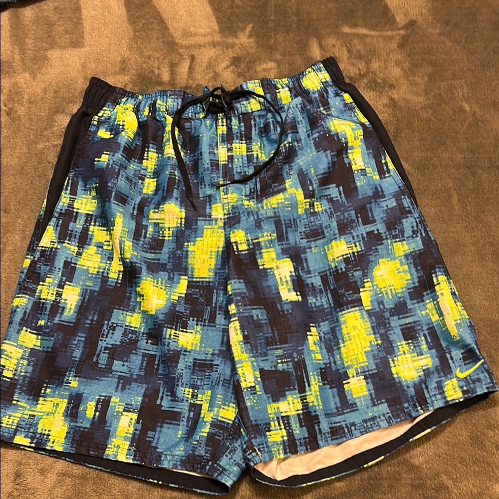 Nike Men’s swim trunks. Sz: M